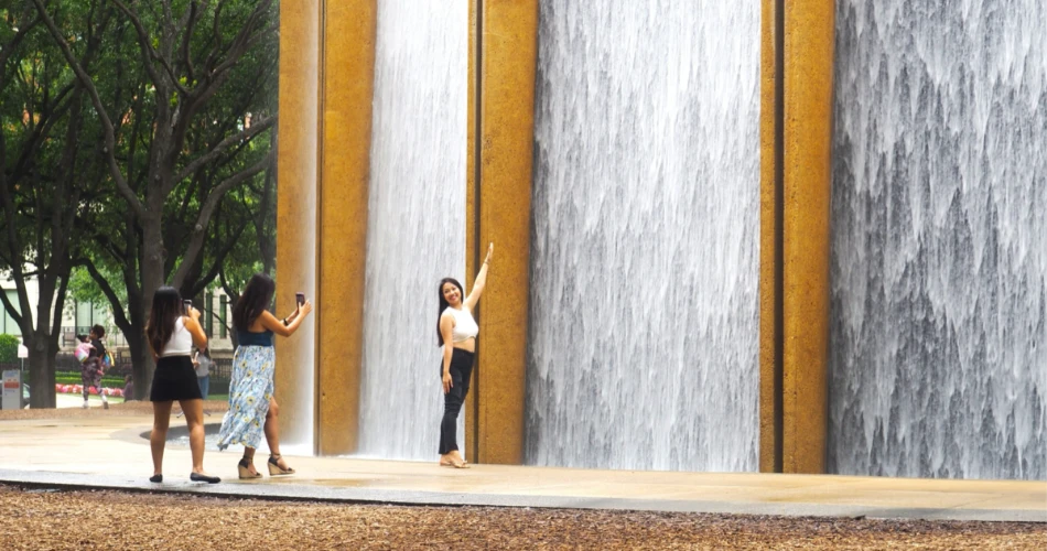 Una visita al Parque Waterwall de Gerald D. Hines en Houston, Texas