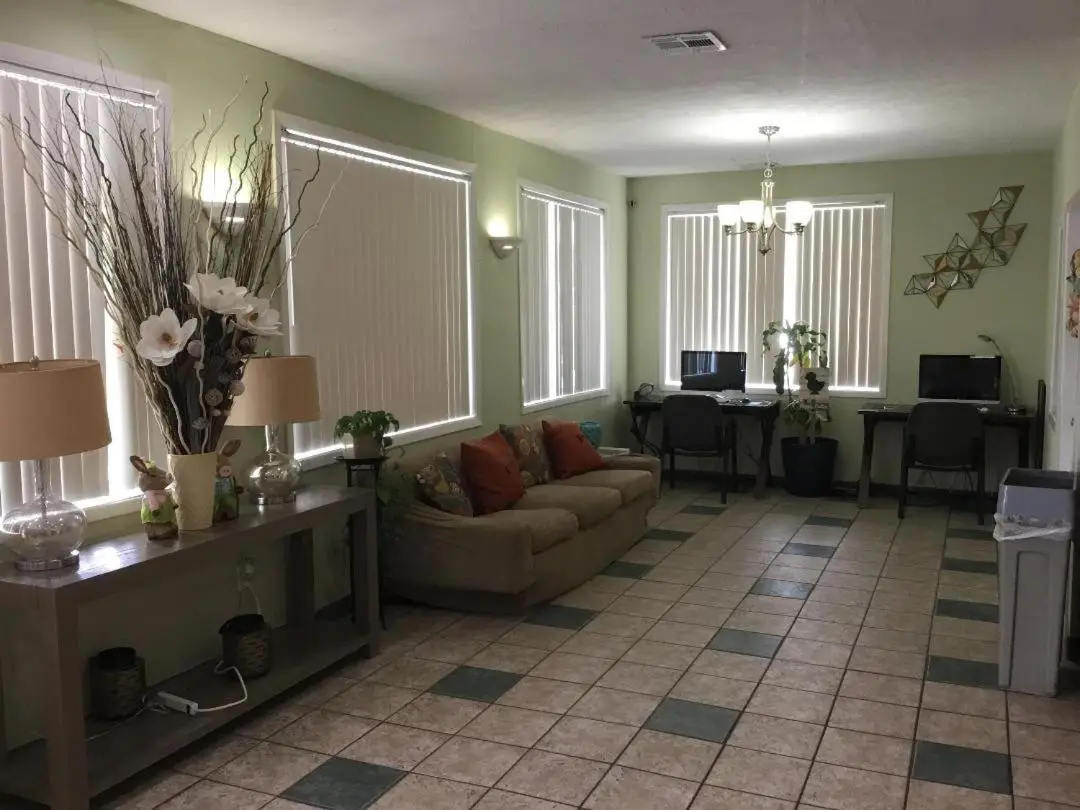 Houston Inn and Suites Houston — photo 56 of 60