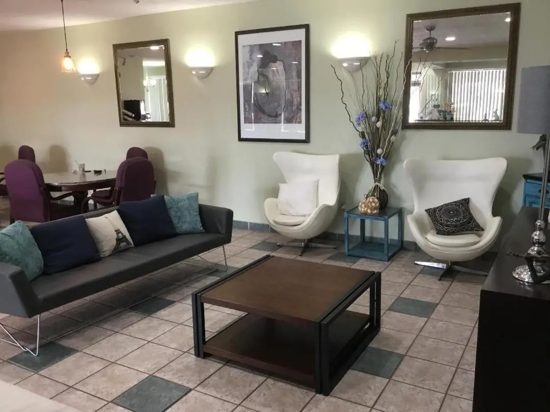Houston Inn and Suites Houston — photo 37 of 60