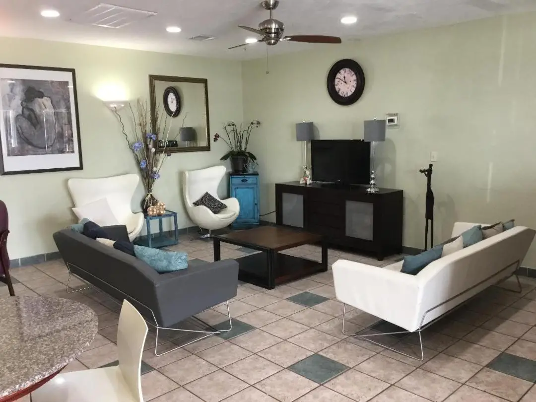 Houston Inn and Suites Houston — photo 8 of 60