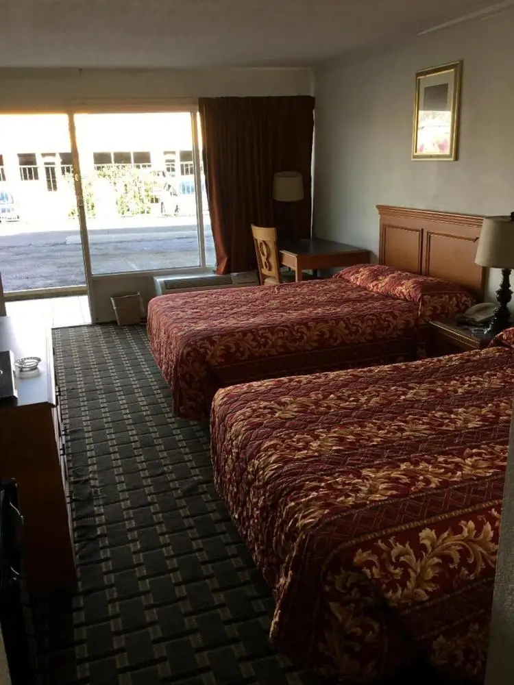 Houston Inn and Suites Houston — photo 60 of 60